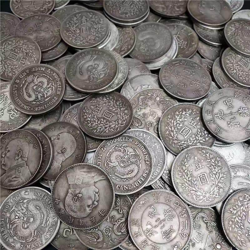 Authentic Yuan Shikai silver dollar, antique Republic of China and Qing Dynasty coins, can be blown to reveal genuine old patina, collectible ornaments.