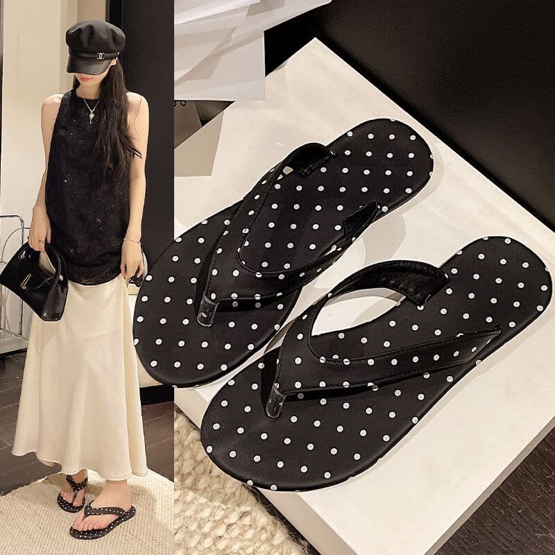 Polka Dot Flip Flops for Women Summer 2026 New Flat Thick Sole Toe Separator Beach Sandals Vacation Style to Match Dresses