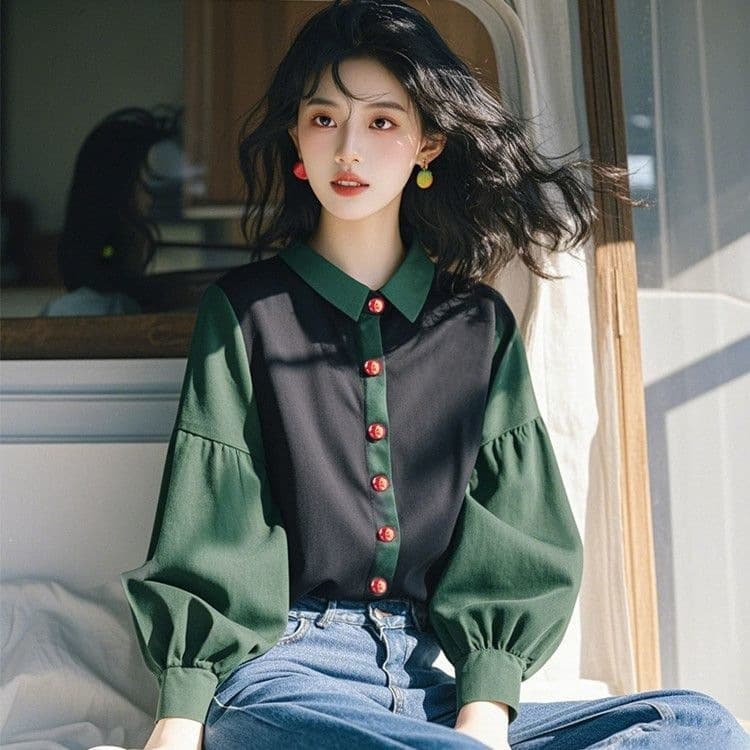 This year's trendy, beautiful, stylish, fresh green color-blocked lantern sleeve shirt for spring