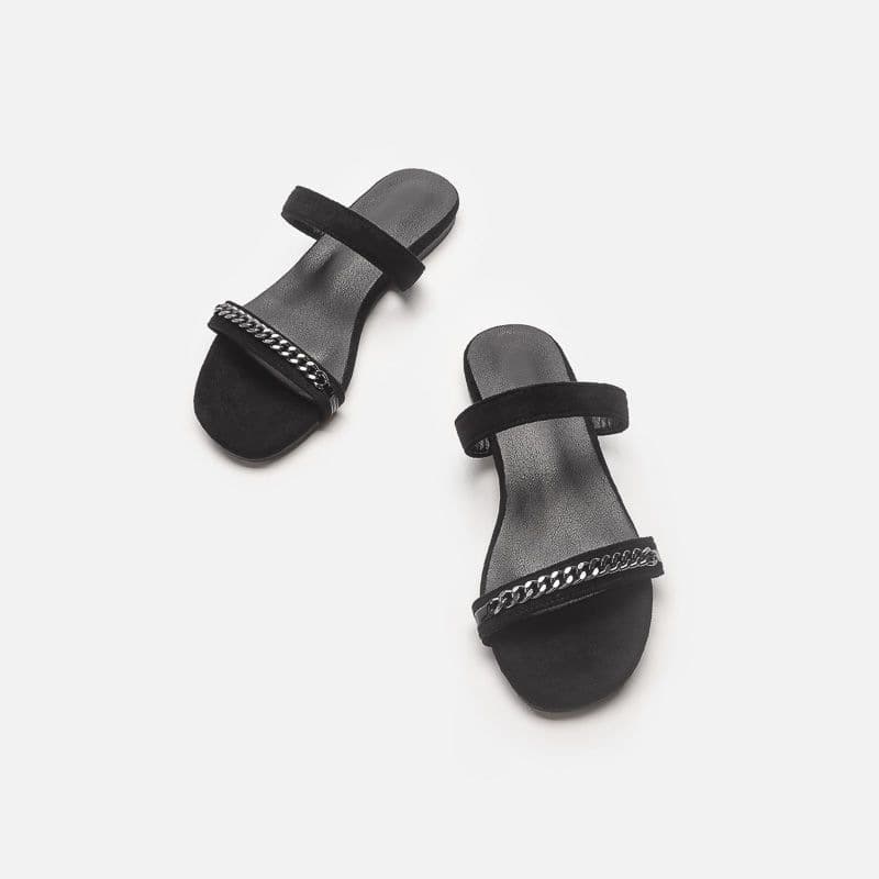 Seaside casual beach sandals, fashionable and versatile metal chain flat flip-flops for women, 2026 summer new style