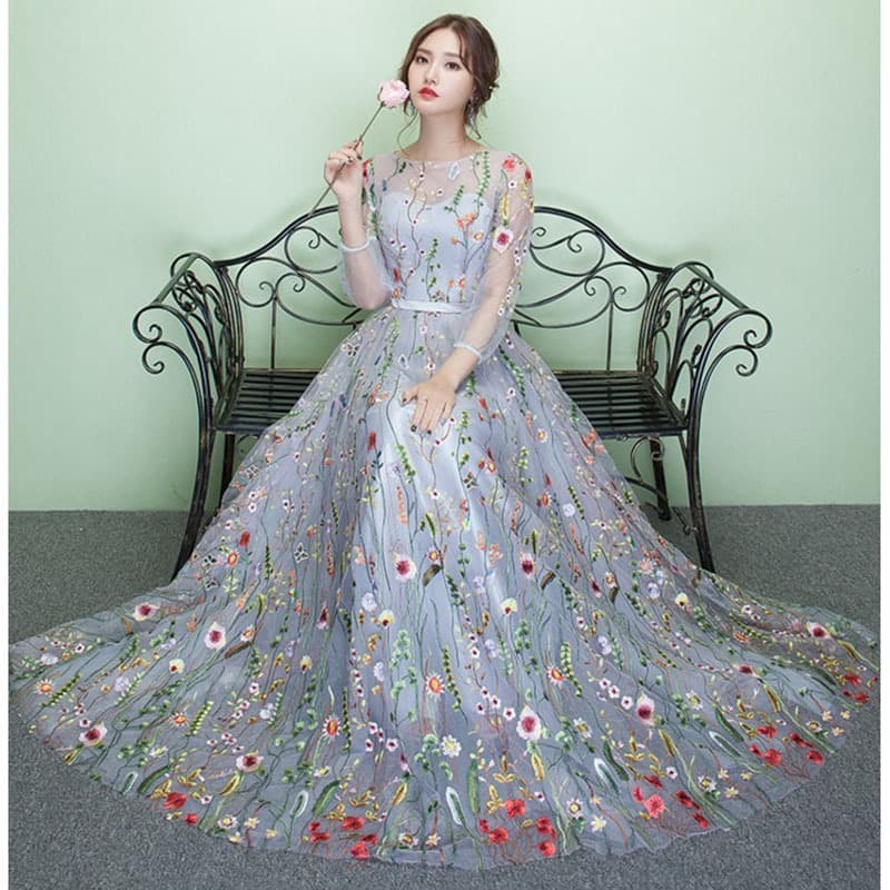 European and American Evening Gown 2026 New Lace Long Dress Elegant Banquet Annual Meeting Host Long Sleeve Dress