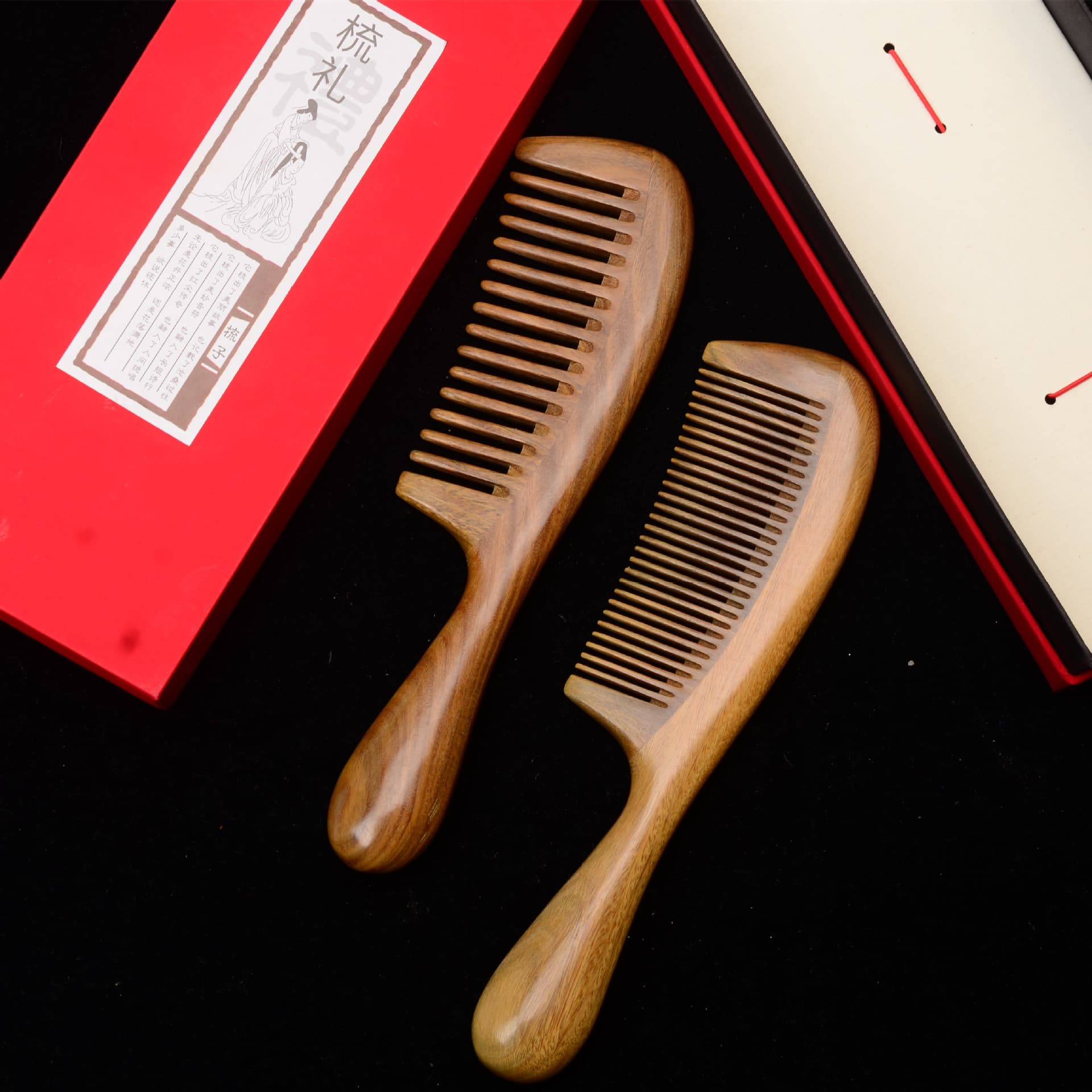 Round handle green sandalwood comb Thick sandalwood solid wood curling comb Daily scalp combing wooden comb at home