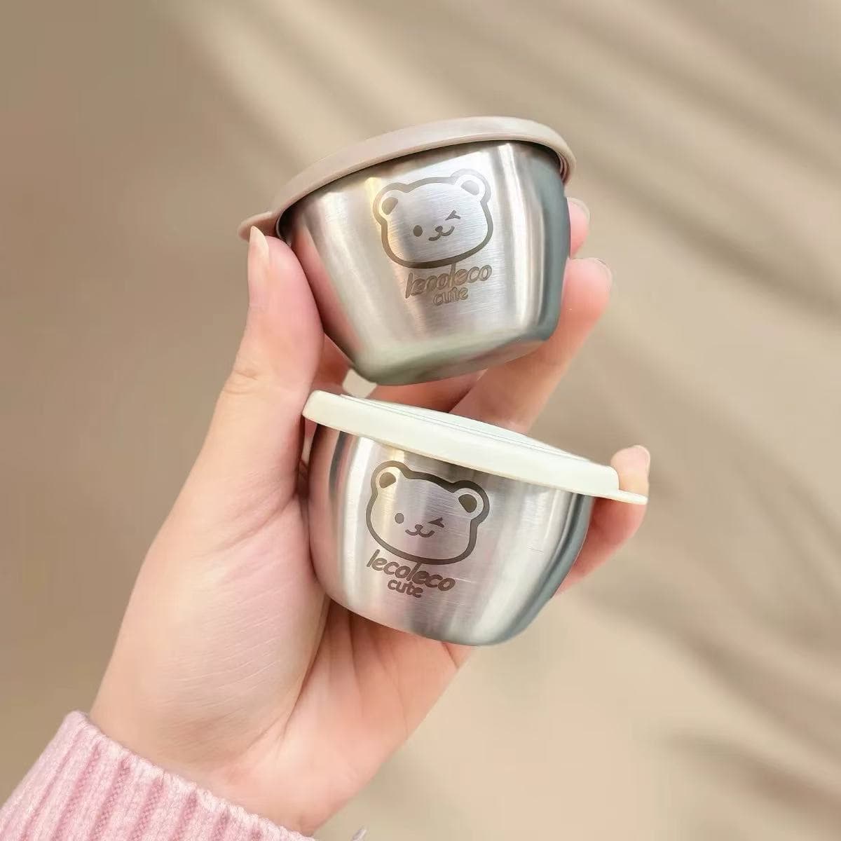 Mini portable sauce cup seasoning box with cartoon bear design and lid, 304 stainless steel tomato salad sauce cup