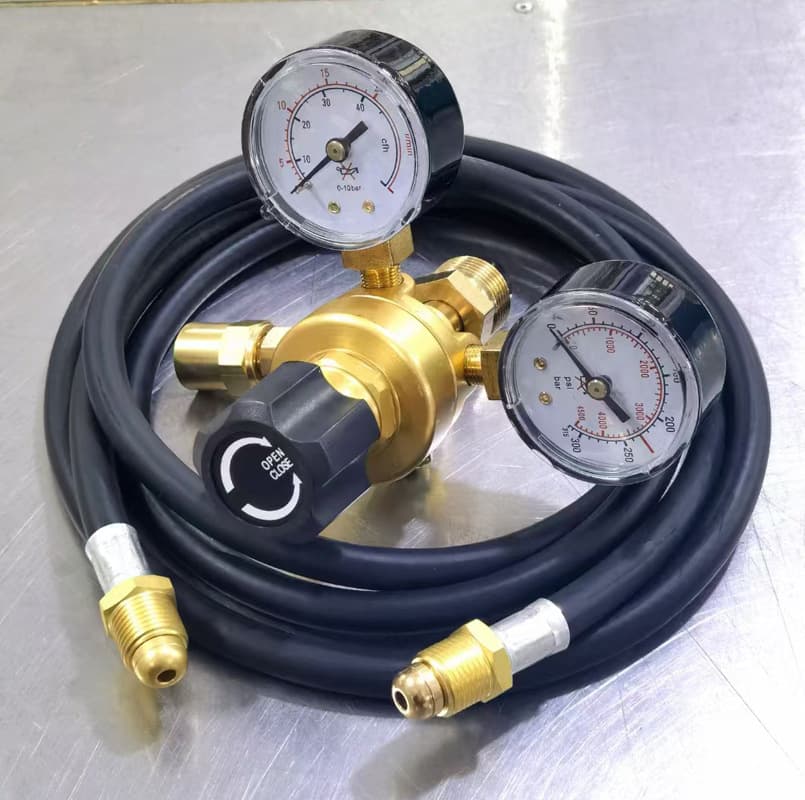 Cross-border argon arc welding argon, carbon dioxide pressure gauges, Ar/CO2 pressure reducing gauges, pressure reducing valves with rear air inlet and leather hose
