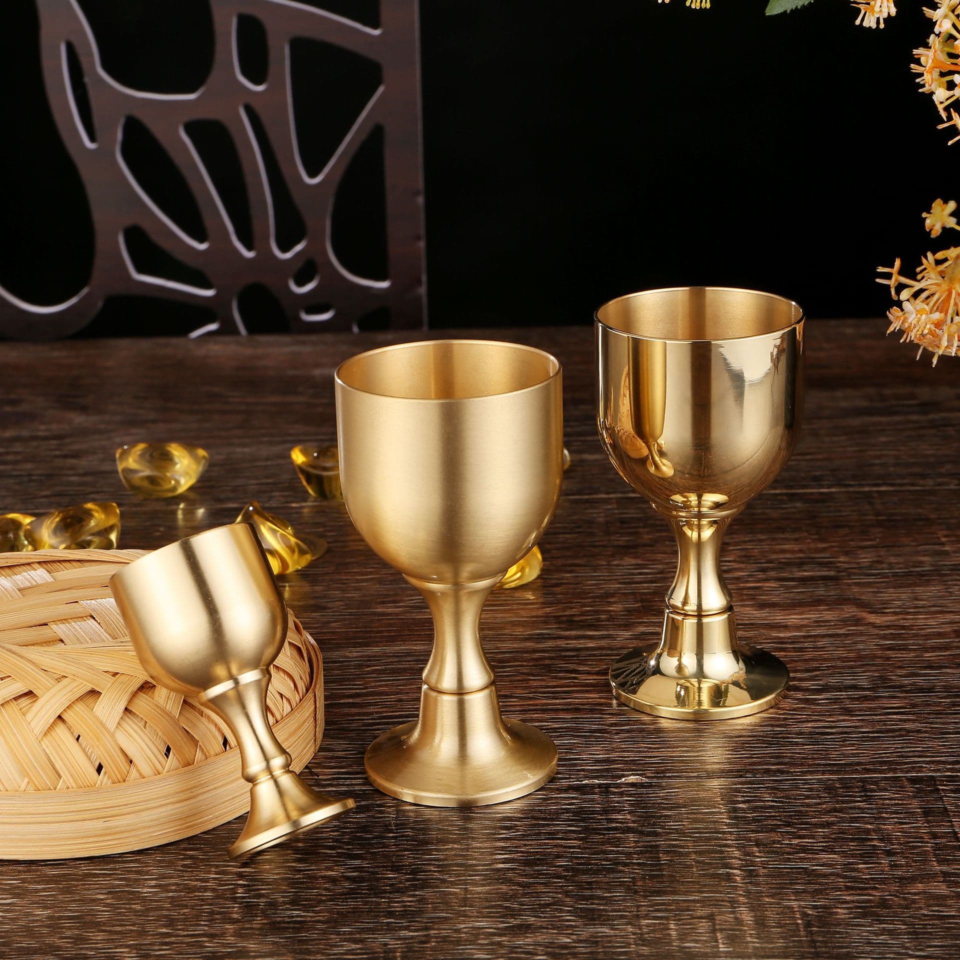 Carefully selected brass retro wine glasses, Chinese wineware, goblets, white wine glasses, gift shooting props, creative desktop decorations