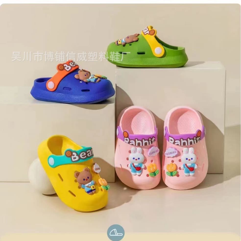 2024 New PVC Children's Slippers for Boys and Girls, Summer Indoor Non-slip Beach Closed-toe Clog Sandals
