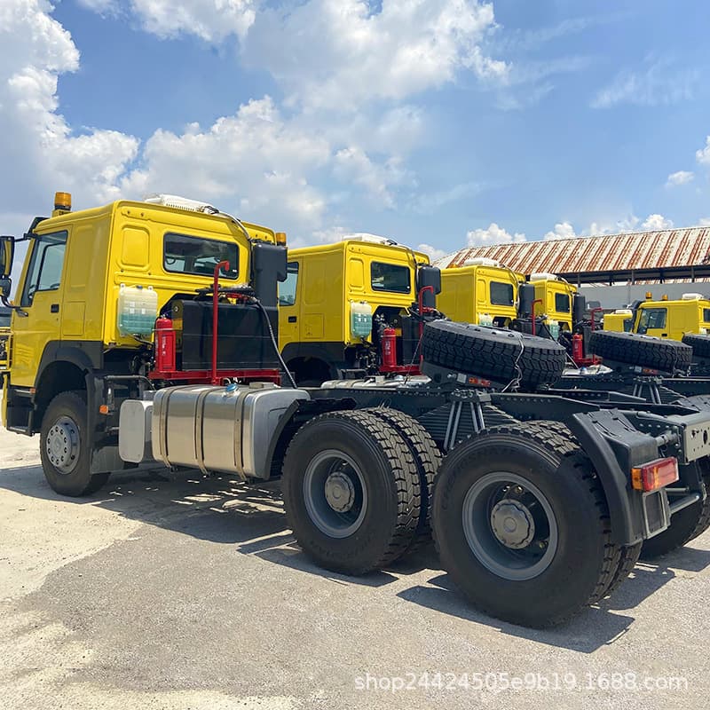 Sale of HOWO tractor heads, used 10-wheel tractor trailer heads, 380 HP cargo transport heads