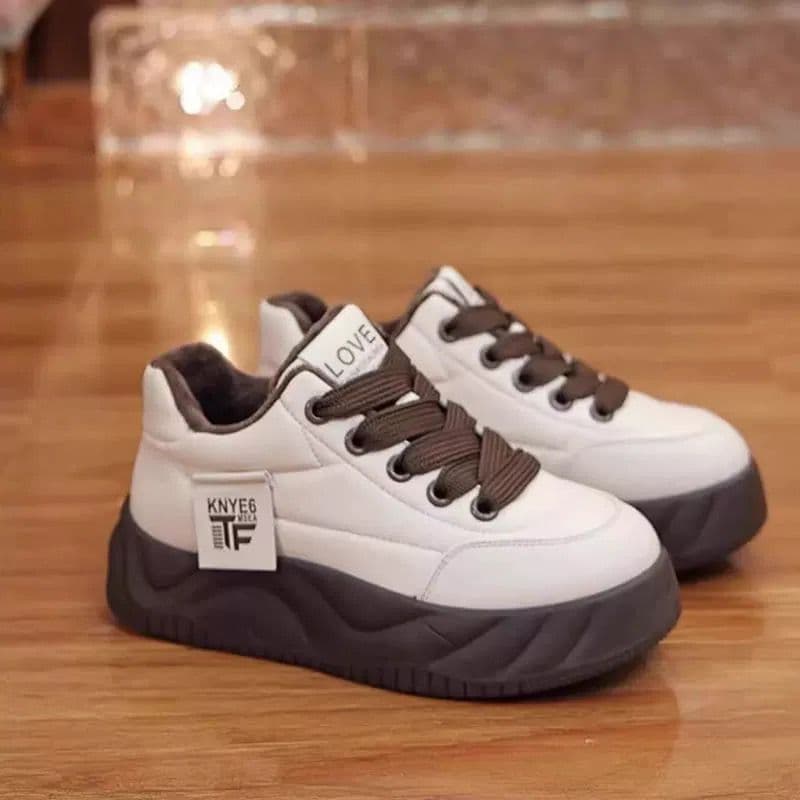 Winter Cotton Shoes for Women 2025 New Thickened Lined Sports Board Shoes Thick Sole Leather Anti-Slip Casual Bread Shoes