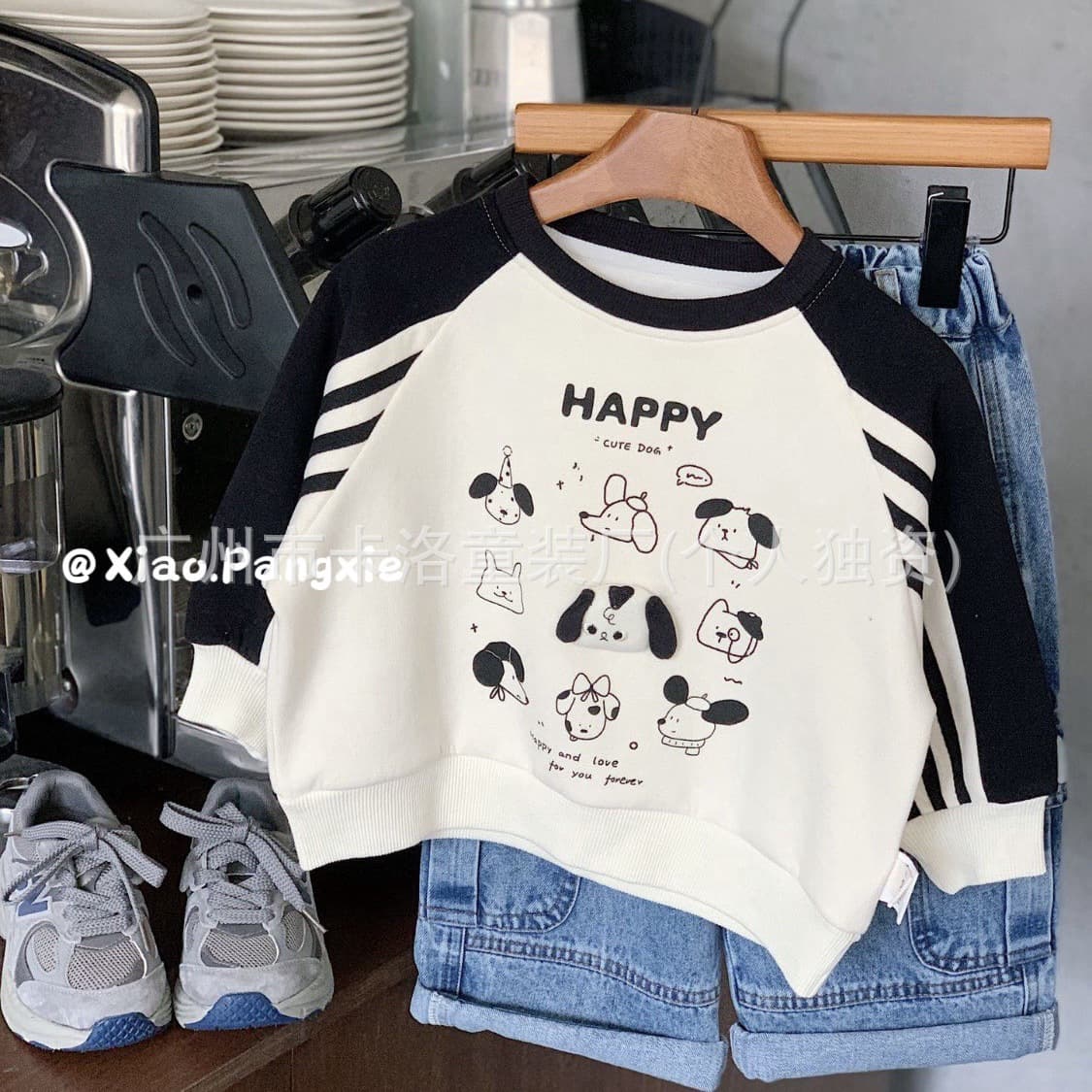 Huzhou Zhili children's clothing autumn stall stock, Mengxi Huajuan home coats and hoodies, new styles factory direct supply.