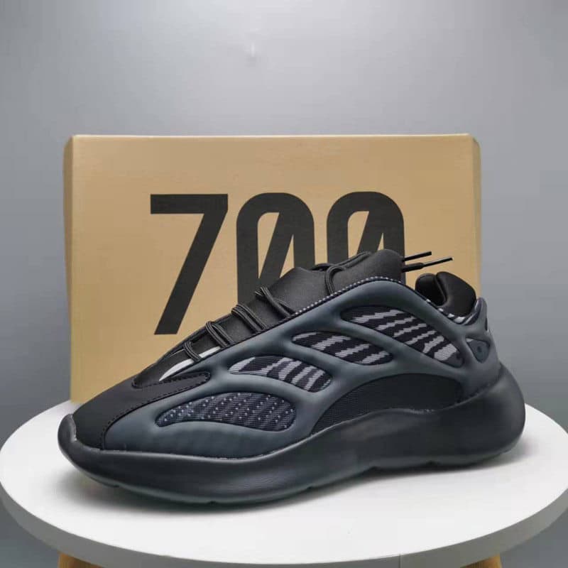 Foreign trade export last order high-end men's shoes coconut shoes ins trendy dad shoes special-shaped breathable clearance 700v3 sports shoes