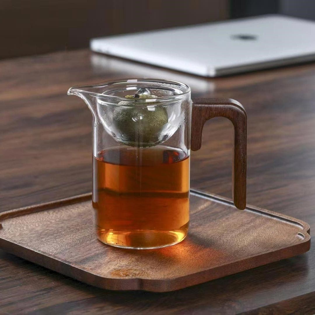 Small Green Mandarin Orange Brewing Fairness Cup, High Borosilicate Glass with Side Wooden Handle Integrated Filter, Kung Fu Tea Sea Glass Fairness Cup