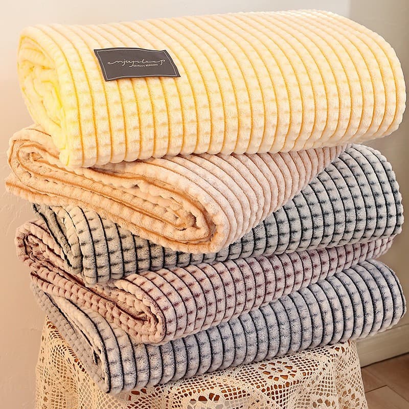 Wholesale Office Nap Blanket Coral Fleece Flannel Summer Air Conditioning Blanket Sofa Throw Blanket Small Blanket