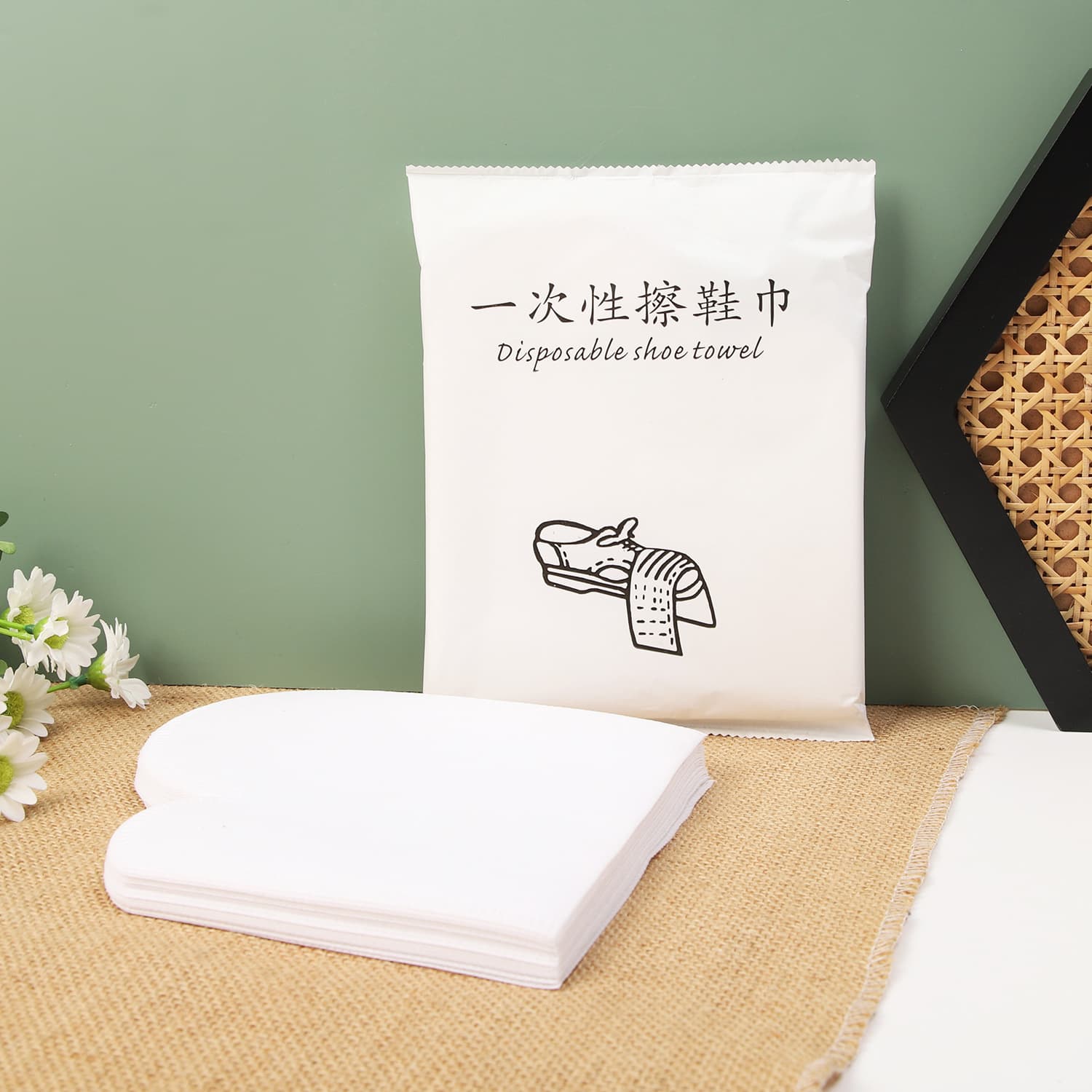 Hotel and Inn Disposable Shoe Shine Cloths for Polishing and Dust Removal, Wholesale Toiletries for Guest Rooms