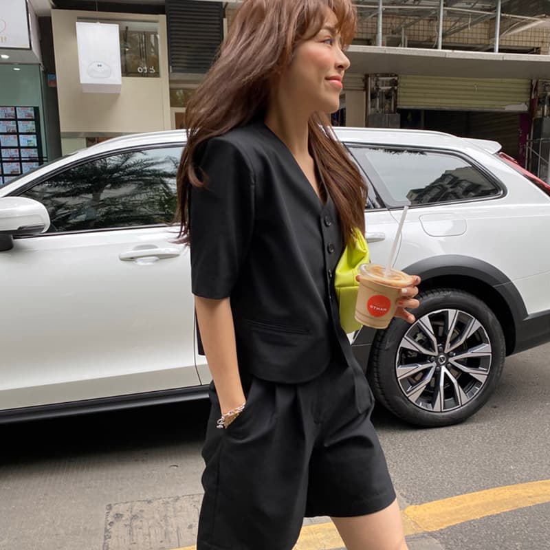 2026 new summer short-sleeved light mature royal lady style women's high-end suit wide-leg pants two-piece suit