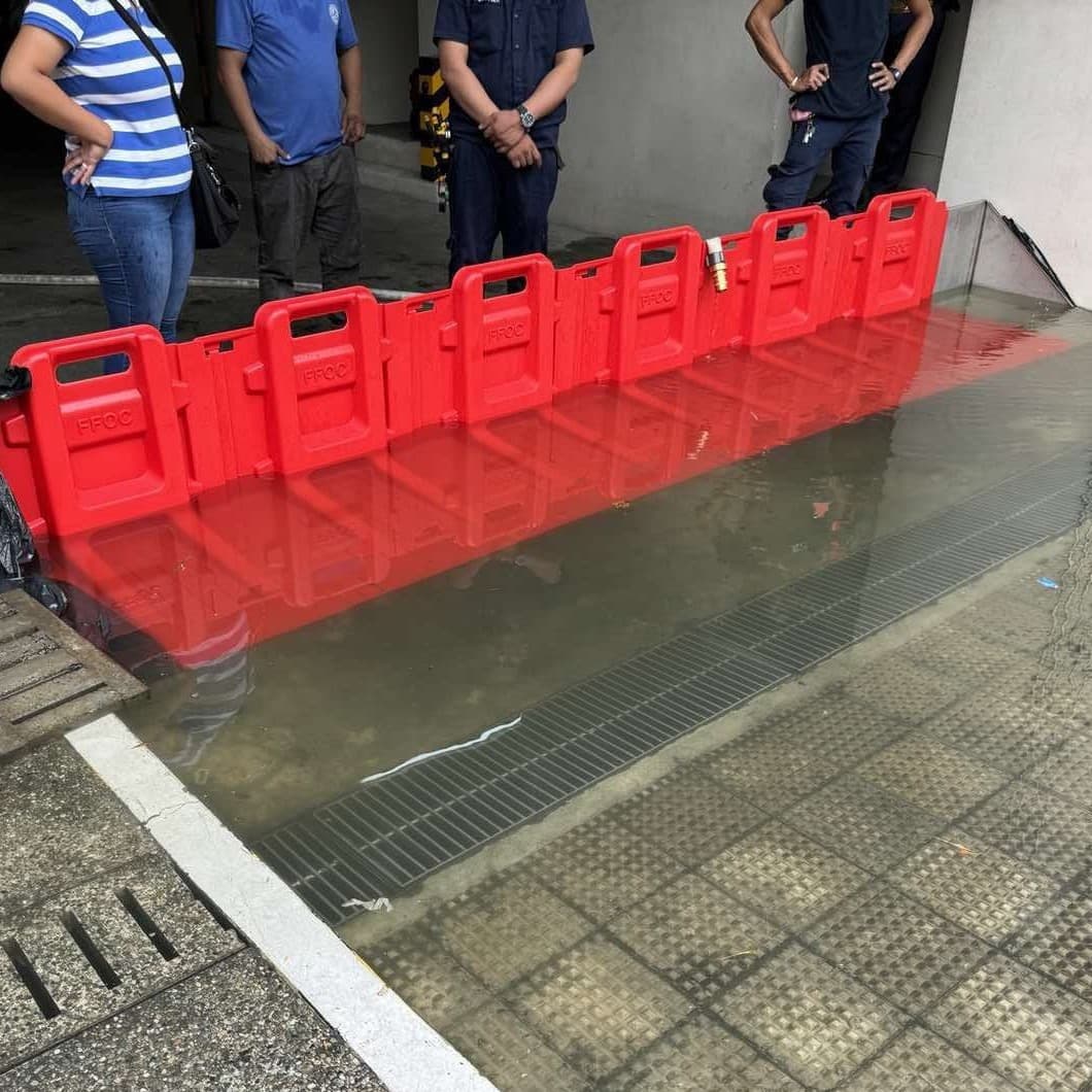Modular L-Shaped Water Barrier, Emergency Rescue Flood Control Equipment, ABS Flood Protection Panel