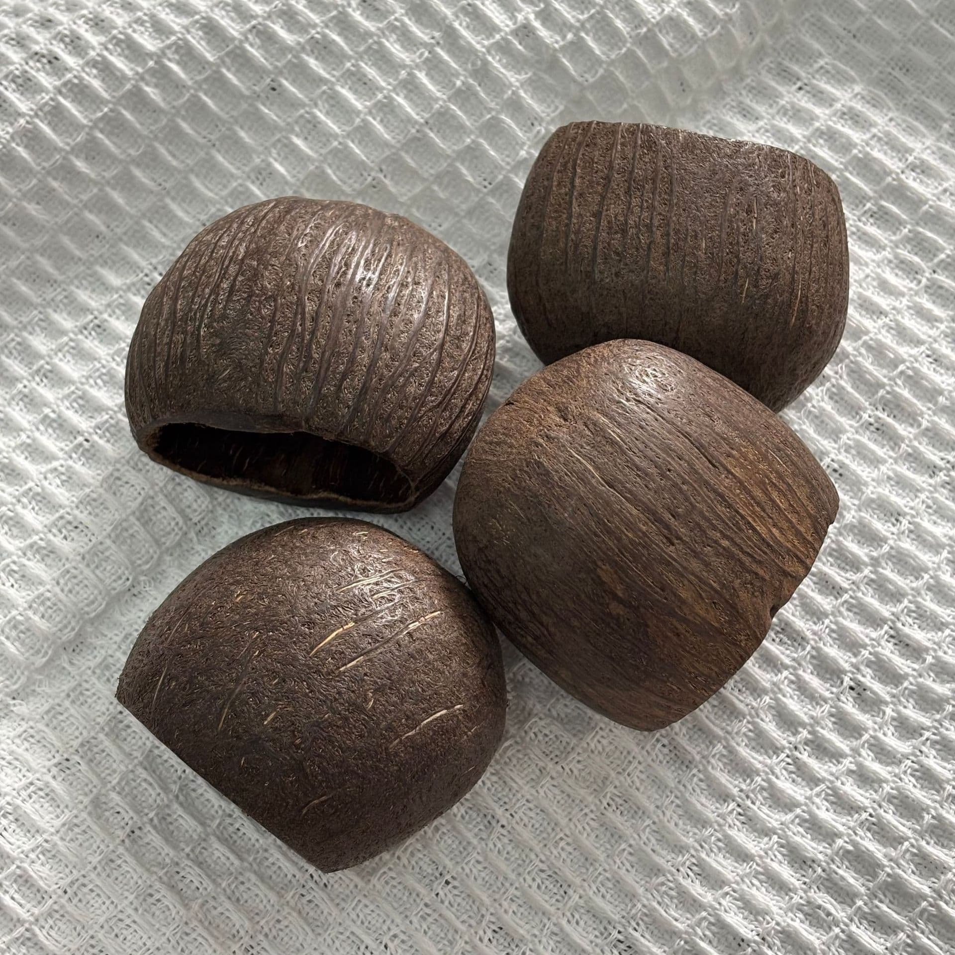 Natural fruit shell water bell tree fruit shell wind chime fruit shell bell material handmade hand bell Salin healing fruit shell bell