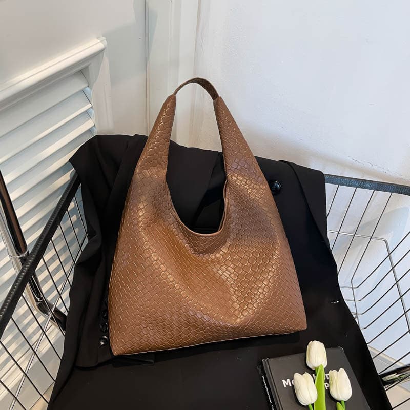 Summer Retro 2025 Trendy Women's Handbag Fashionable Shoulder Bag Simple Tote Bag