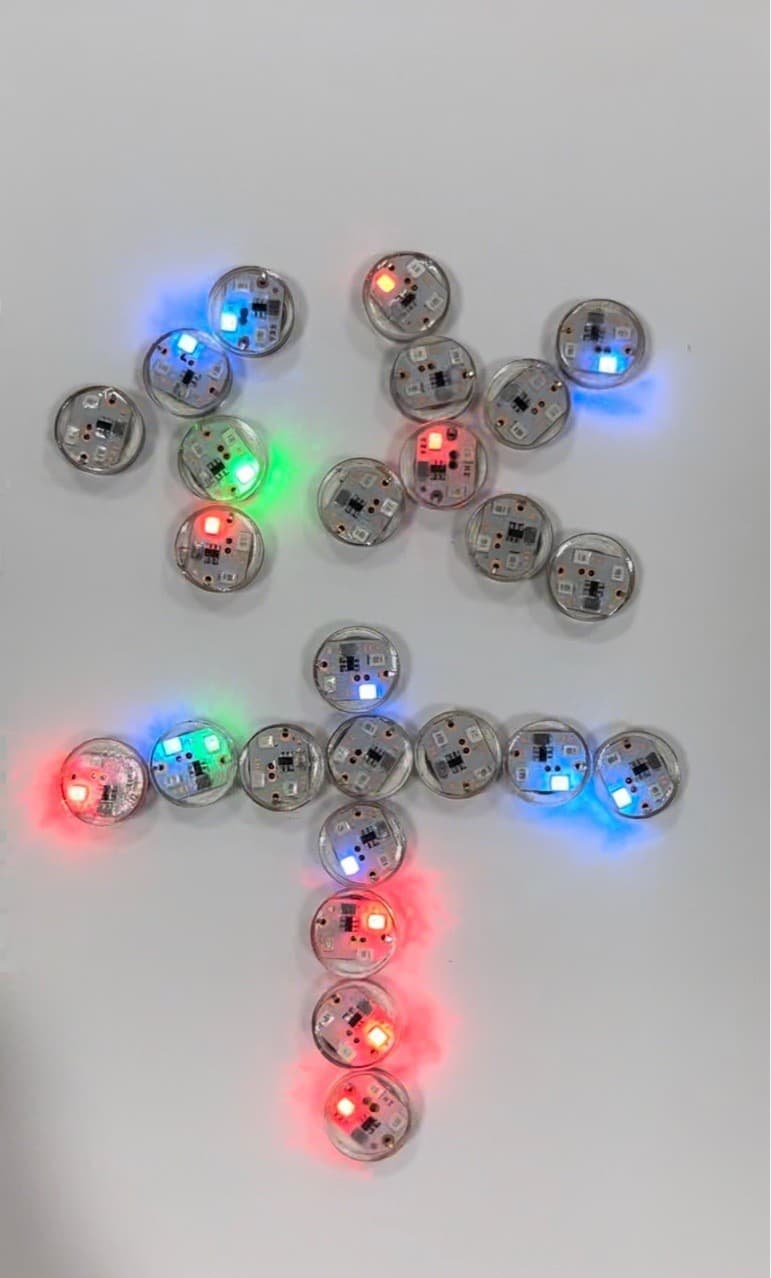 LED electronic shoe lights, vibrating colorful toys, waterproof lights, clothing glow accessories, mosquito repellent bracelets, small round lights, and hole-punched shoe lights.