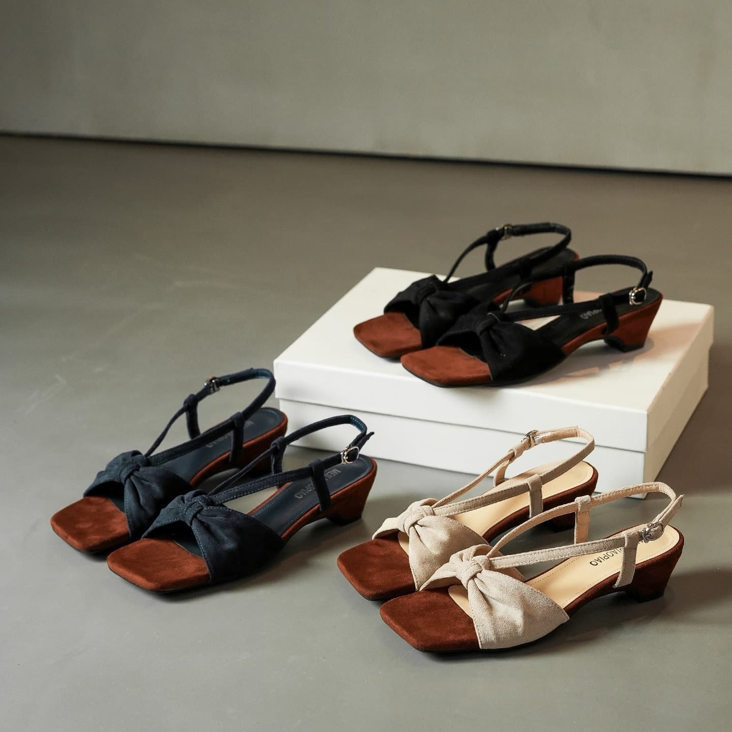 2026 Summer New Korean Style High Heel Sandals Casual Black Square Toe Back Buckle Mid Heel Sandals Women Chunky Heel