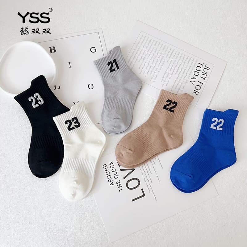 Yishuangshuang children's socks autumn and winter new Korean version number 23 mid-calf socks combed cotton boys' ear-lifting sports socks