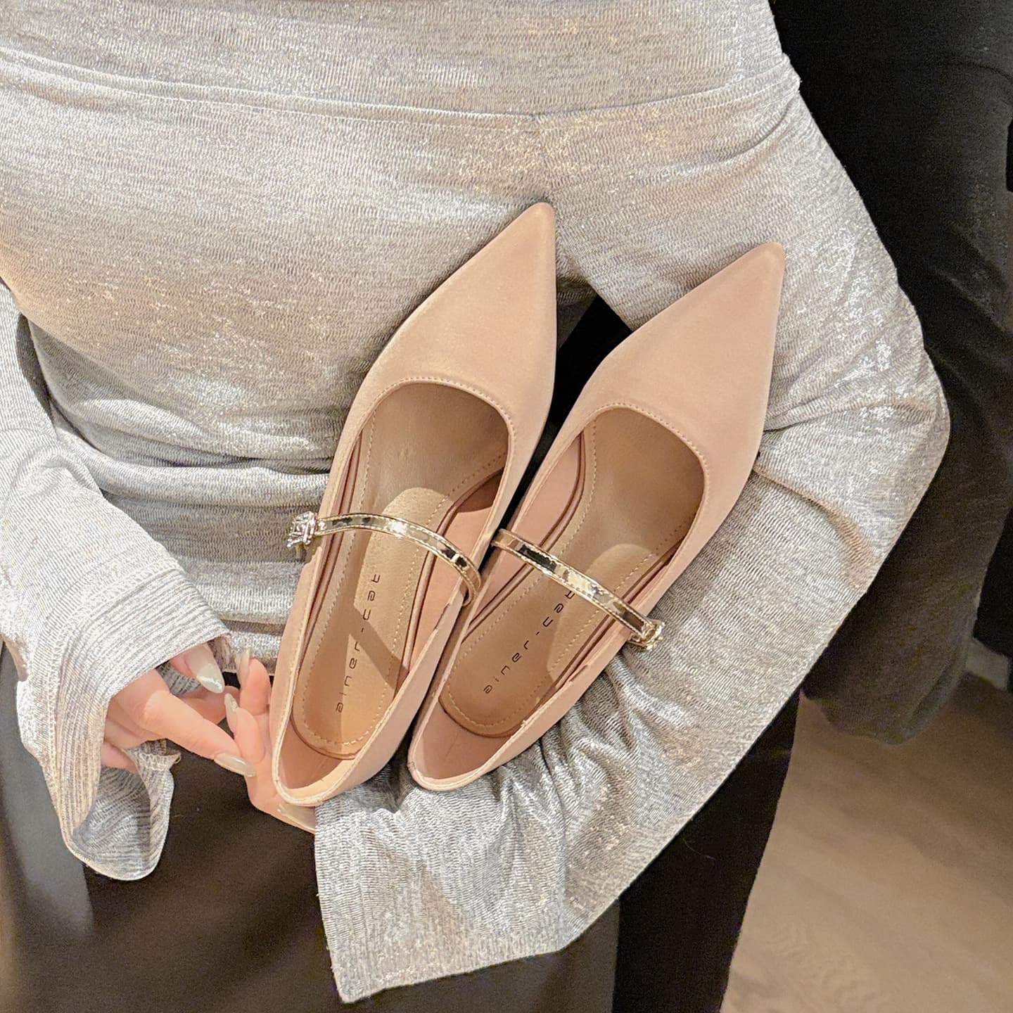 29822 Flat shoes for women with thick heels 2026 new pointed toe Mary Jane shoes French simple shallow mouth low heel shoes