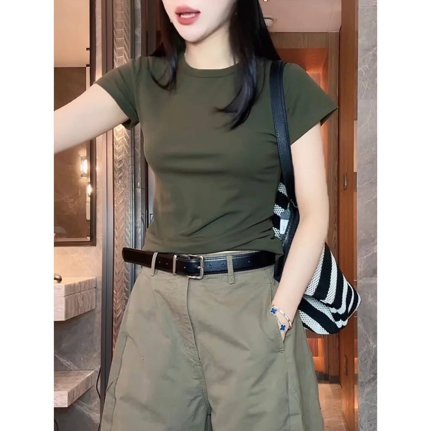 Vintage Army Green Short Sleeve T-Shirt for Women, Round Neck, 2026 New Korean Style Slim Fit Top
