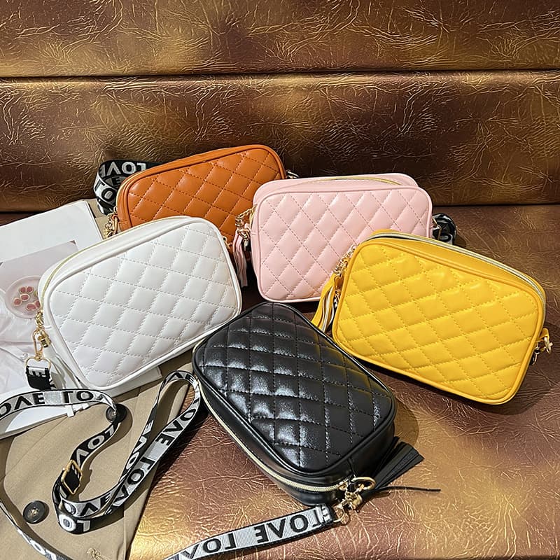 Women's Bag 2025 Autumn/Winter New Diamond Quilted Shoulder Bag Korean Style Crossbody Bag Fashion Simple Letter Wide Strap Phone Bag