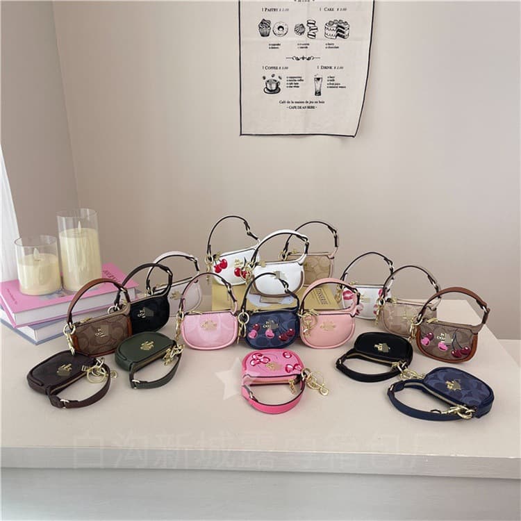 Mini Square Bag for Export, European and American Light Luxury Women's Bag, Keychain, Hanging Bag, Retro Print, Cute Handbag for Women
