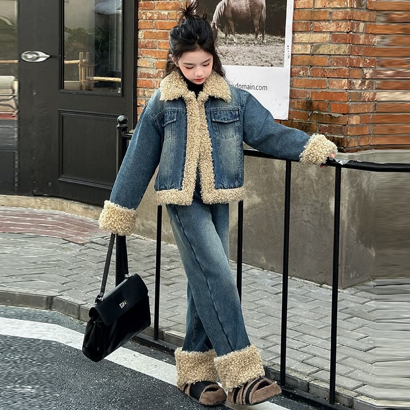Factory direct supply of girls' denim jacket sets for autumn 2025, available for dropshipping.