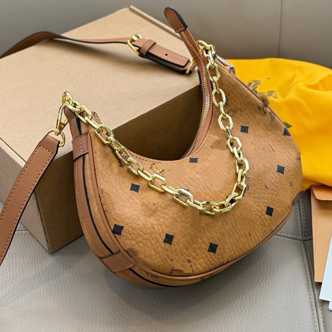 MC White Style Leather Bag Autumn Women's 2026 Crescent Bag Metal Chain New Versatile Style Available for Dropshipping