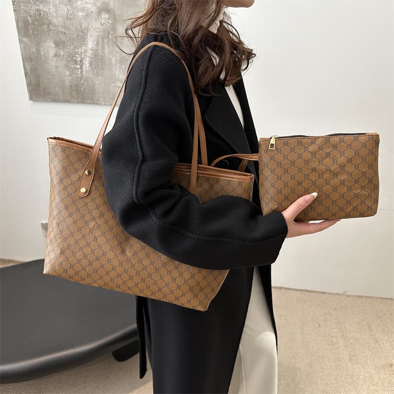 Large-Capacity Bag for Women, Commuter Style Tote Bag 2025 New Style, Beautiful Niche Trendy Shoulder Bag, Textured Women's Bag