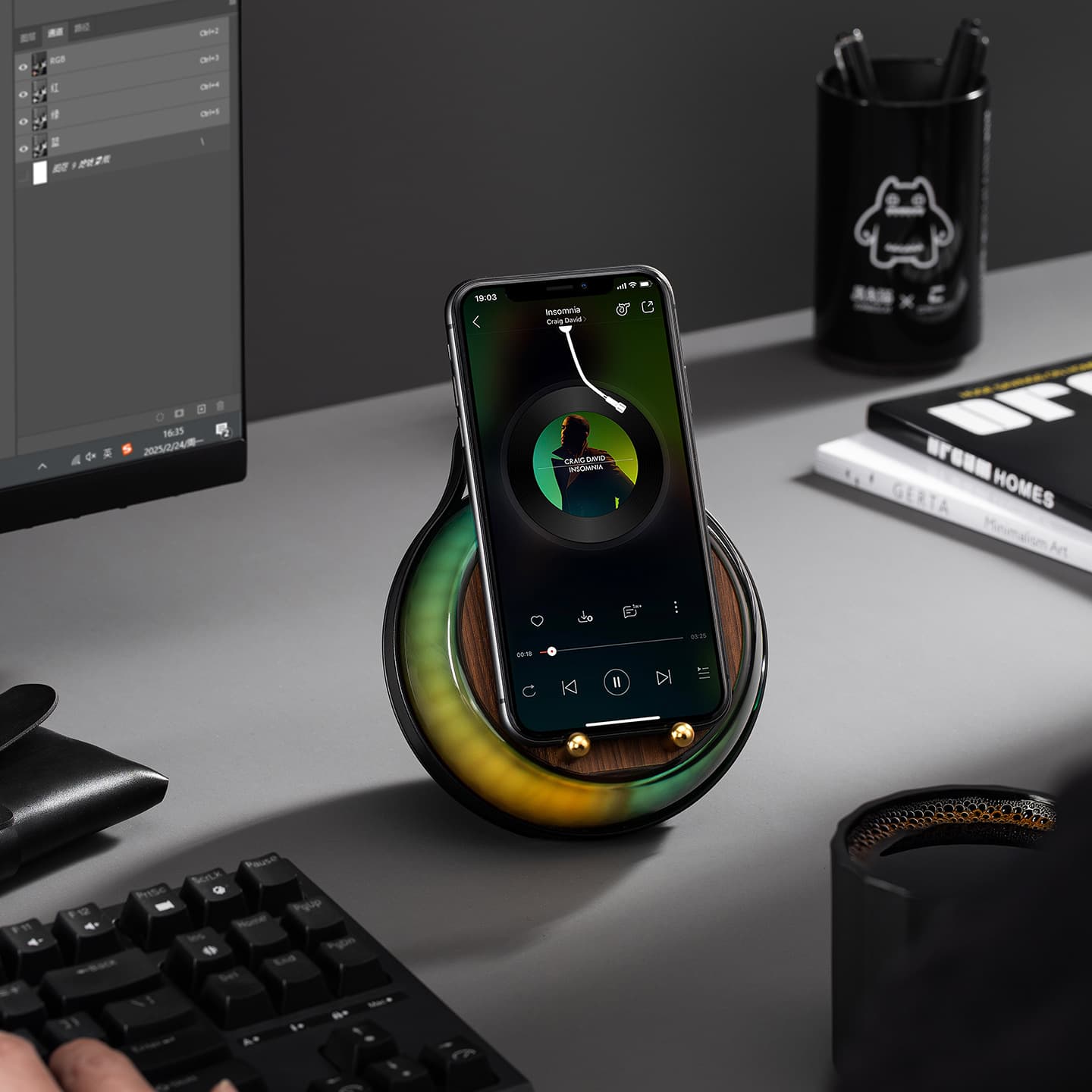 New Desktop Phone Stand with Induction Speaker, Bluetooth Speaker, and Power Bank 3-in-1 Multi-Function Amplifier