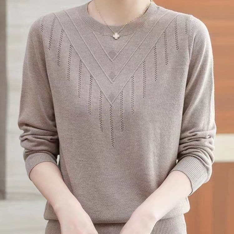 Middle-aged women's round neck loose knitwear autumn and winter new bottoming shirt long-sleeved top mom's large version sweater