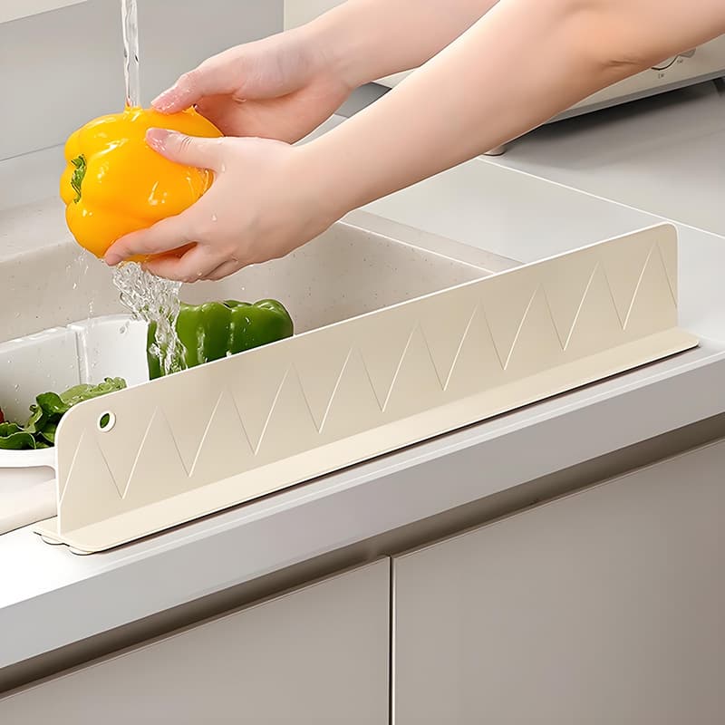 Sink Splash Guard Suction Cup Silicone Water Barrier Dishwashing Pool Anti-Splash Gadget Sink Raised Water Divider Board
