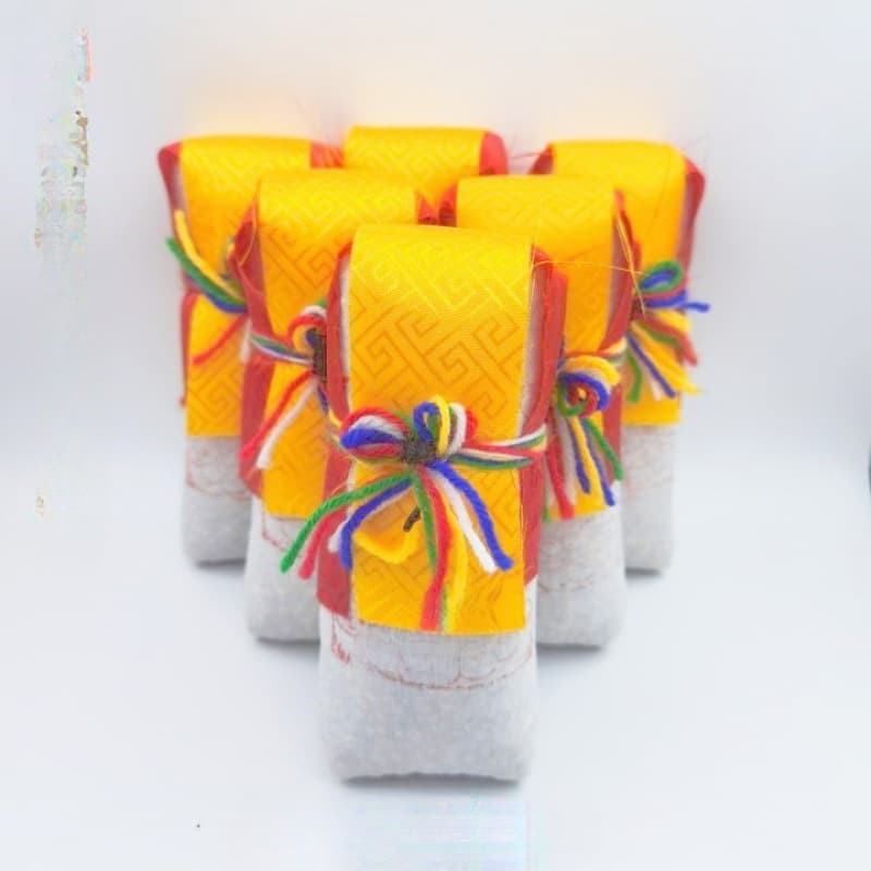 The Dragon King Treasure Bag can hold home decorations, treasure bottles, and small treasure bottles.