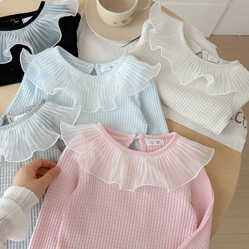 Girls' knitted long-sleeved bottoming shirt with doll collar and ruffles, spring and autumn new style baby style Korean children's clothing with pit strips inside