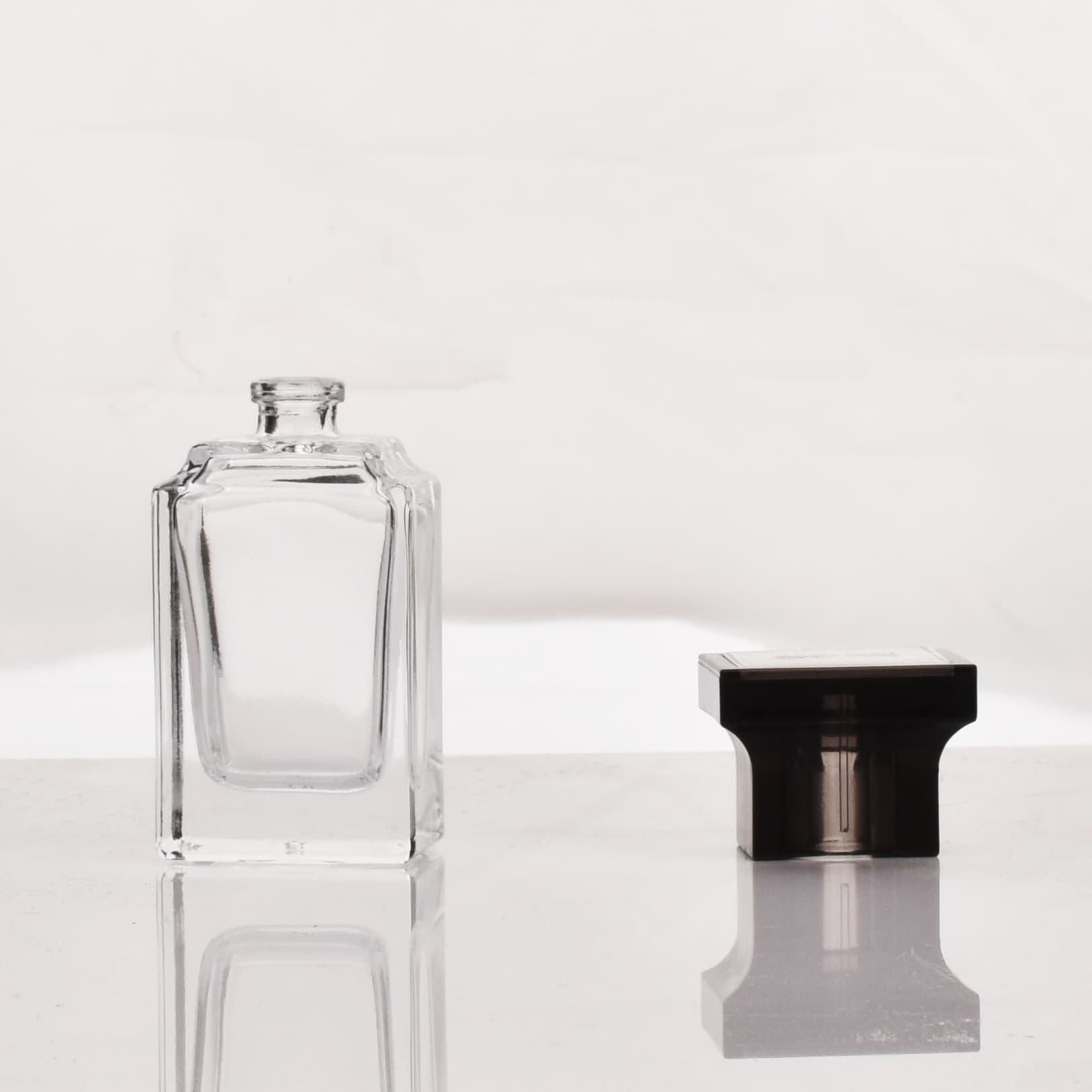 Manufacturer's spot Tom perfume bottle Ford 7.5ml Q version sample ebony agarwood bloody cherry glass packaging