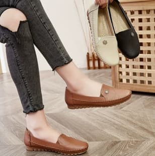 Foreign Trade Flat Hot Selling Women's Stitched Shoes, Supplier Large Size Laser Loafers, Versatile Cross-Border Camel Color