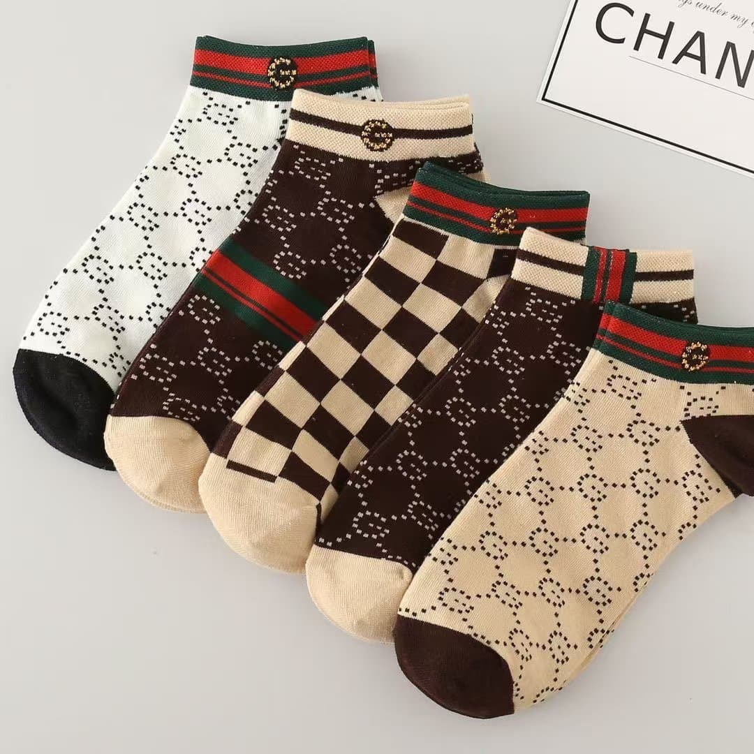 New Men's Mid-Calf Socks, Odor-Resistant, Moisture-Wicking, Four-Season Cotton Socks, Korean Trendy Versatile Autumn Winter Men's Sports Socks