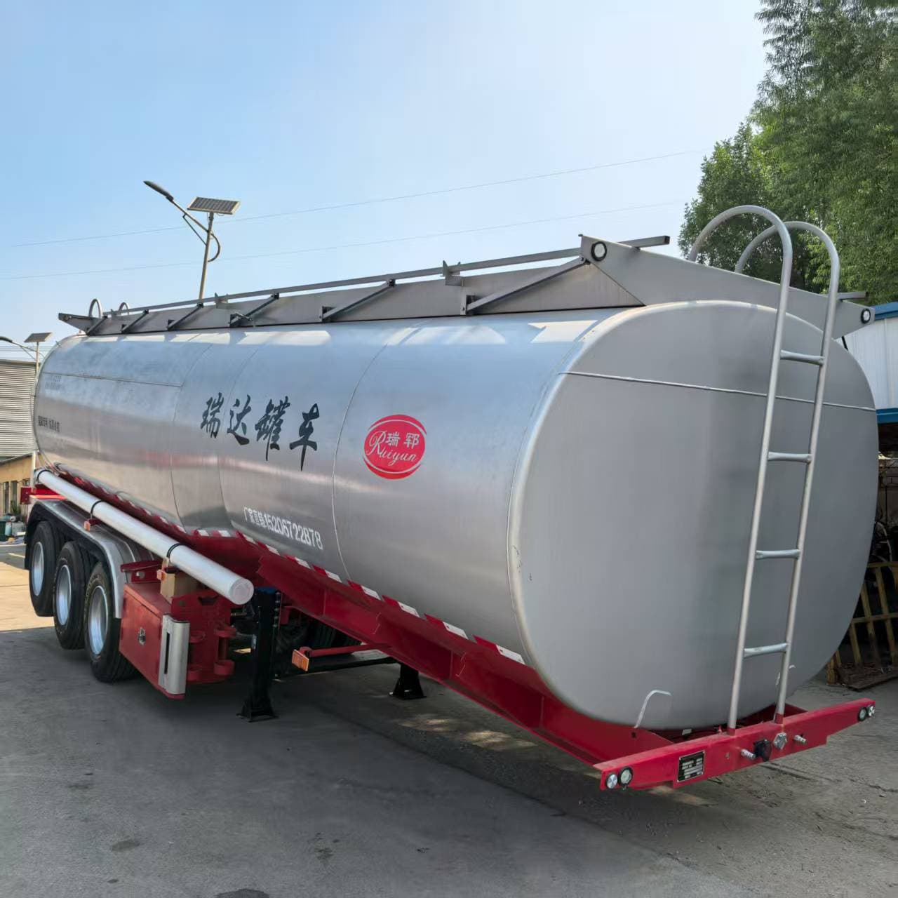 42-cubic meter bulk cement tank semi-trailers, bulk granular urea tanks, dry mix mortar tanks, and calcium hydroxide tanks.