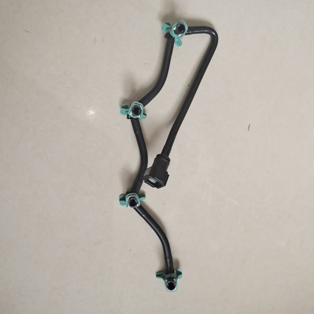 31355340 Car Engine Oil Return Pipe Suitable for Ford 1746271