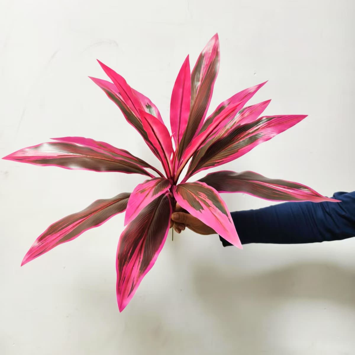 Lifelike Artificial Brazilian Wood Dragon Tree Cordyline Green Plant for Indoor Landscaping Coffee Table Tea Table Entryway Floral Decoration