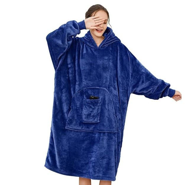 Modern Minimalist Polyester Flannel Hooded Sweatshirt TV Blanket Sleeveless Modern European Style Polyester Fabric Winter Warm