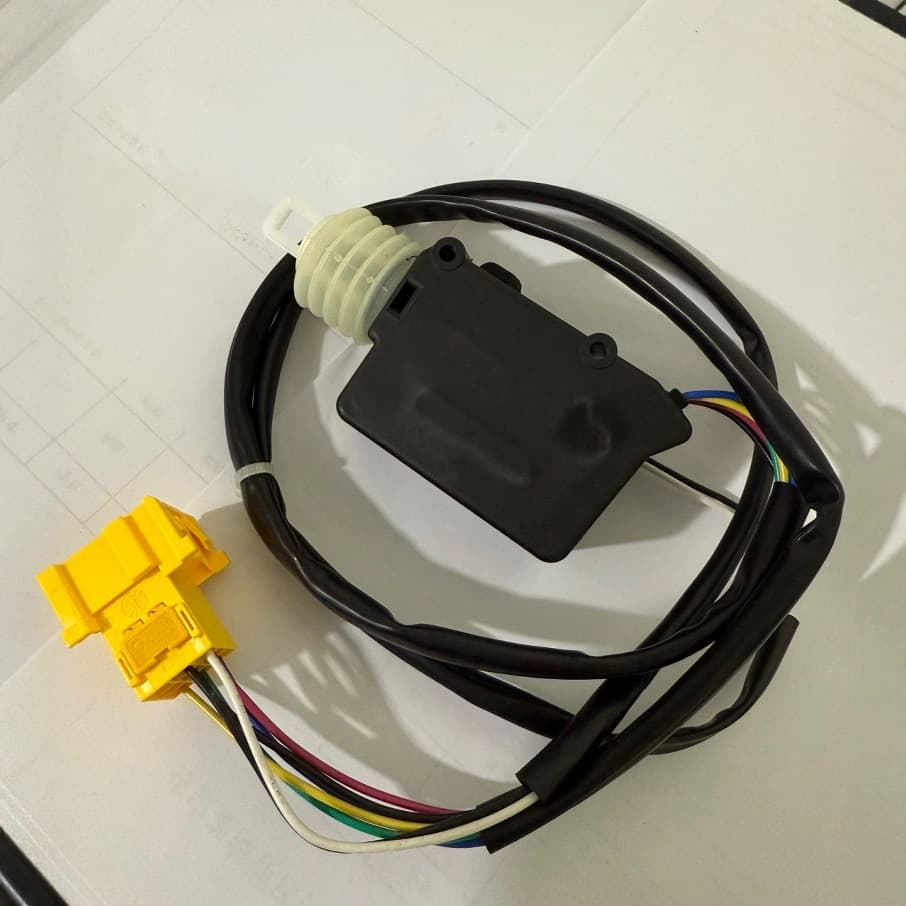 Suitable for Volvo truck door lock block locking device, central control valve 20588326 84173875