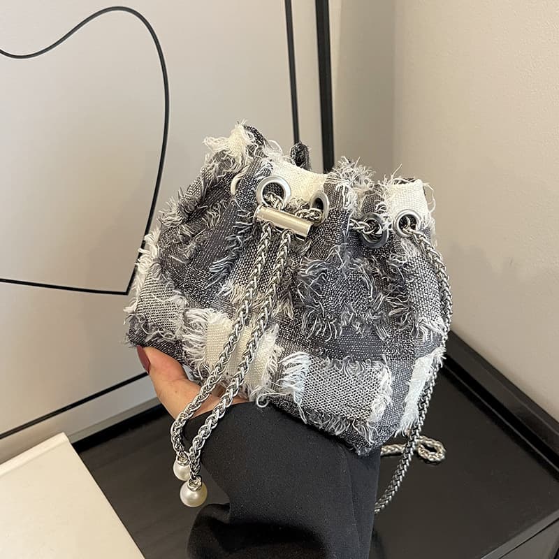Super hot plaid bucket bag women's 2025 new high-end atmospheric light luxury small fragrance niche cross-body small bag