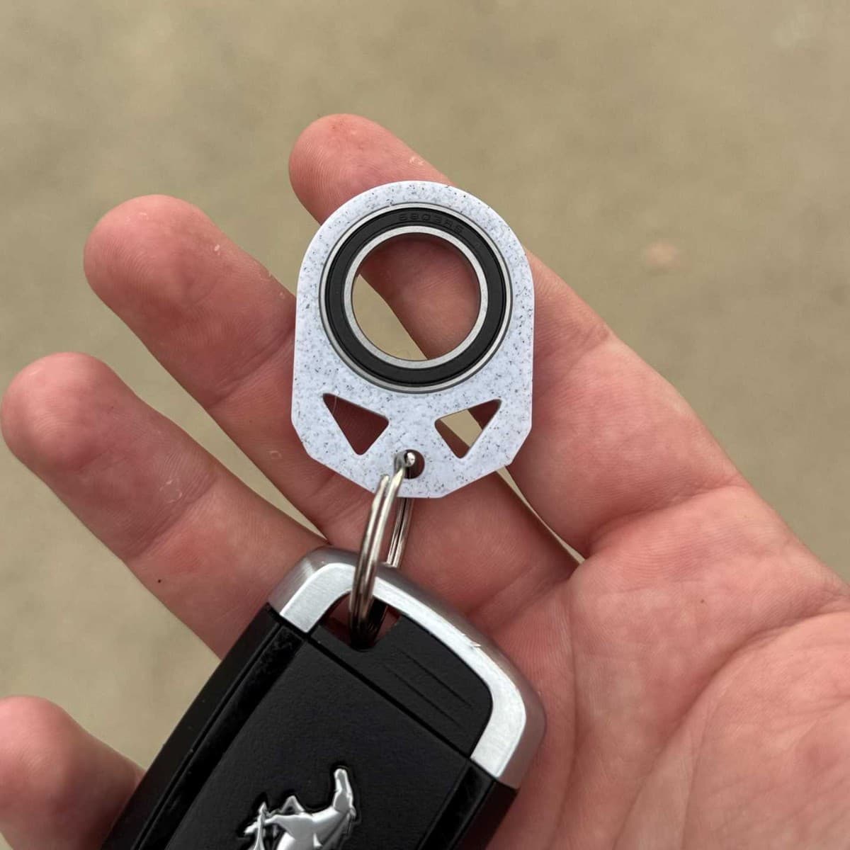 Cross-border bestseller fidget keychain spinner, anti-anxiety keychain