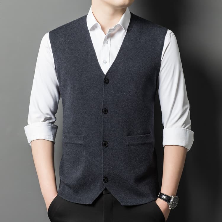 Middle-aged men's solid color cardigan with pockets, suitable for spring and autumn business casual style, wool knitted sweater, wool vest.