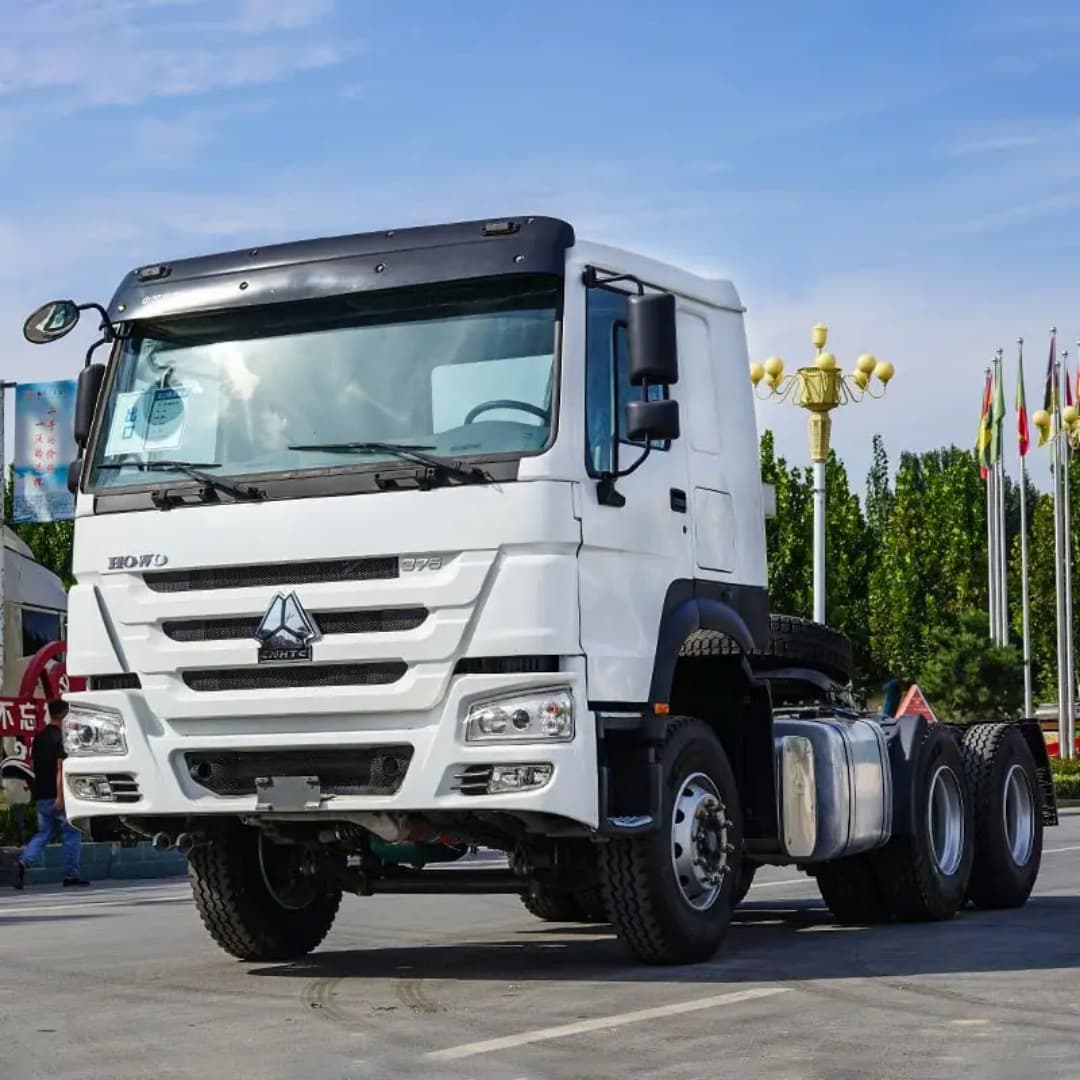 Factory cross-border export of Sinotruk HOWO 6x4 tractor trucks; refurbished HOWO 10-wheel 371hp tractor trucks.