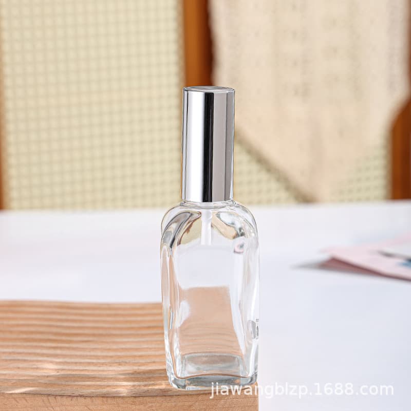 Clear Essential Oil Glass Bottle Square Glass Portable 50ml Cosmetic Sample Refillable Bottle with Dropper for Serum