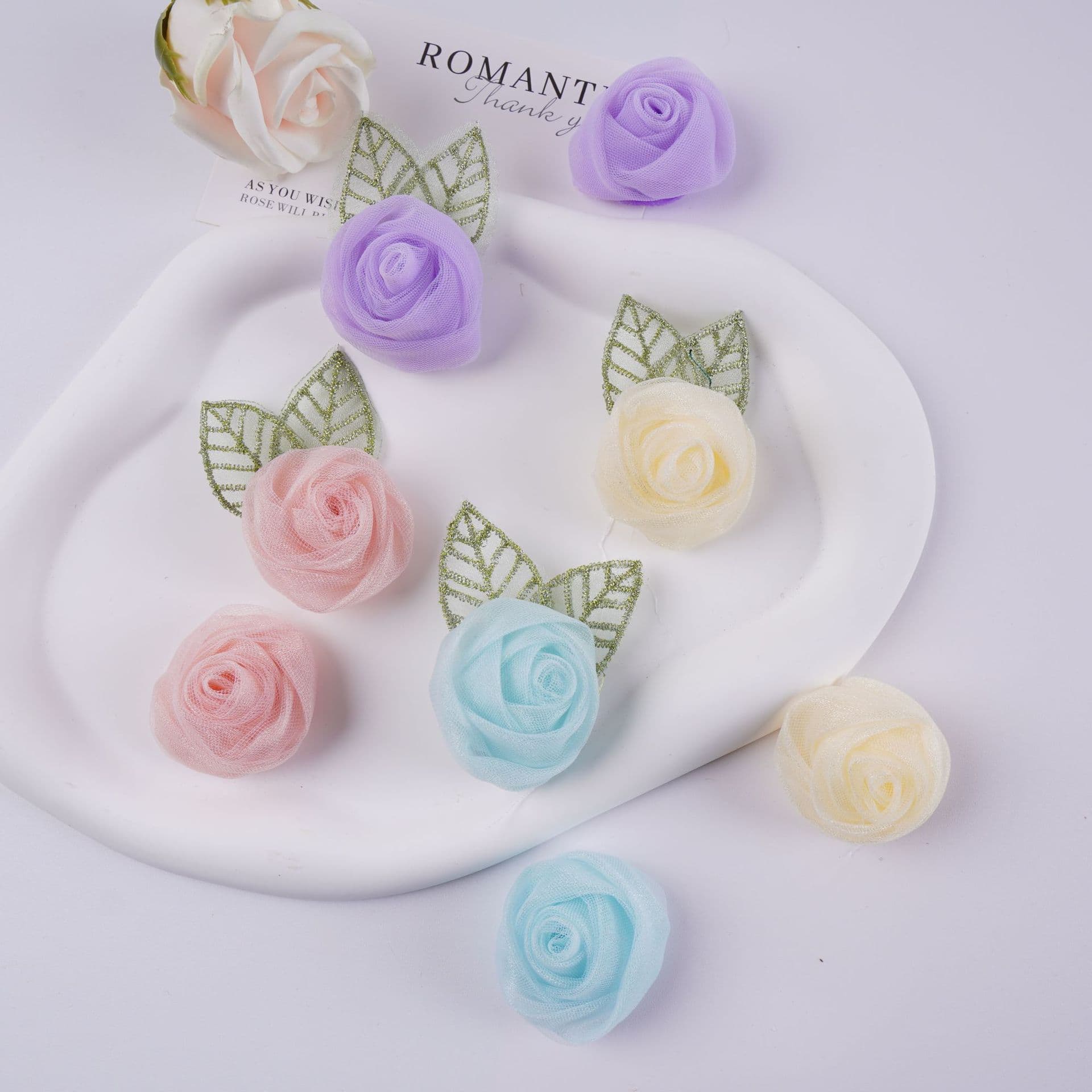 Factory direct fabric handmade rose flowers, gauze material flower wrist flower components, roses with double leaves.